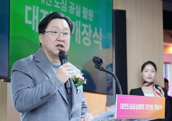 이장우 대전시장은 “앞으로 도시형 스마트팜 확산과 대전형 스마트 농업 첨단산업밸리를 조성하여 도시 재생과 농업 일자리 창출, 안전한 먹거리 공급에 최선의 노력을 다할 계획이다”라고 덧붙였다. (사진=대전시)