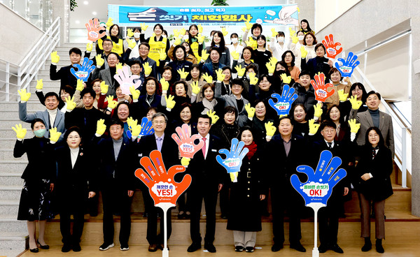보령시는 26일 시청 행복민원실에서 코로나19 이후 긴장이 완화된 감염병 예방에 대한 인식을 제고하고자 ‘손을 씻자, 씻고 먹자 2024년 손씻기 체험행사’를 개최했다. (사진=보령시)