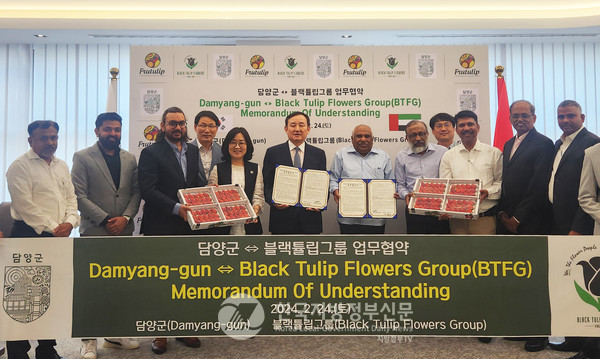농산물 해외 수출 시장 개척을 위해 중동을 순방 중인 이병노 담양군수(가운데 왼쪽)는 지난 24일 아랍에미리트 두바이 블랙튤립그룹 본사에서 담양농산물 수출 플랫폼 구축을 위한 업무협약을 체결했다.(사진=담양군청)