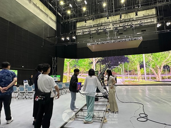 국내 유일, 최고 수준의 ‘실감콘텐츠’ 제작 핵심 거점인 ‘광주실감콘텐츠큐브(GCC)’가 영화, 드라마, 공연 등 국내 주요 제작사들의 실감촬영스튜디오 예약이 밀려들면서 VR, AR, MR, XR 등 차세대 ‘실감콘텐츠’ 촬영·제작 명소로 급부상하고 있다.(사진=광주시청)