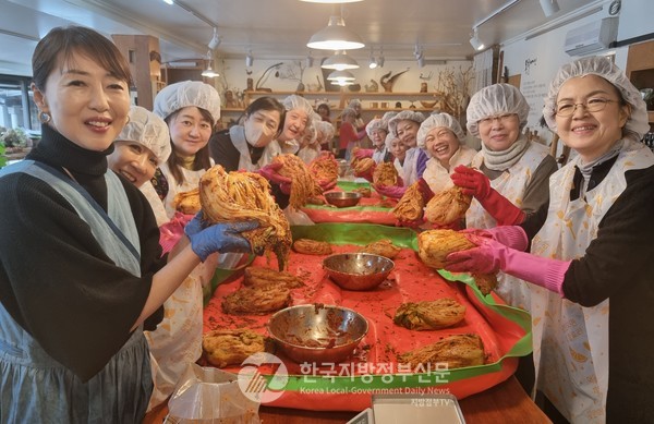 전남도가 ‘2024 관광두레 지역협력사업’ 공모에서 전국에서 유일하게 재선정됐다. '강진 발효담다 김장체험' 관광두레 지역협력사업(사진=전남도청)
