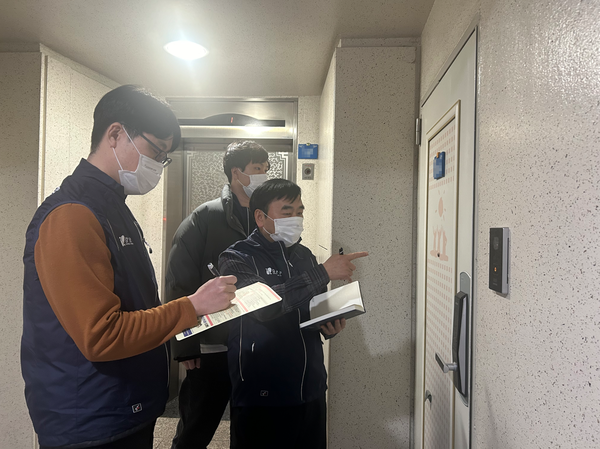 생활실태조사반은 그동안 징수 위주의 실태조사에서 한발 더 나아가, 체납자의 납부 능력 등의 상황을 면밀히 조사하고 맞춤형 체납징수를 하는 신개념 실태조사다. (사진=강남구)