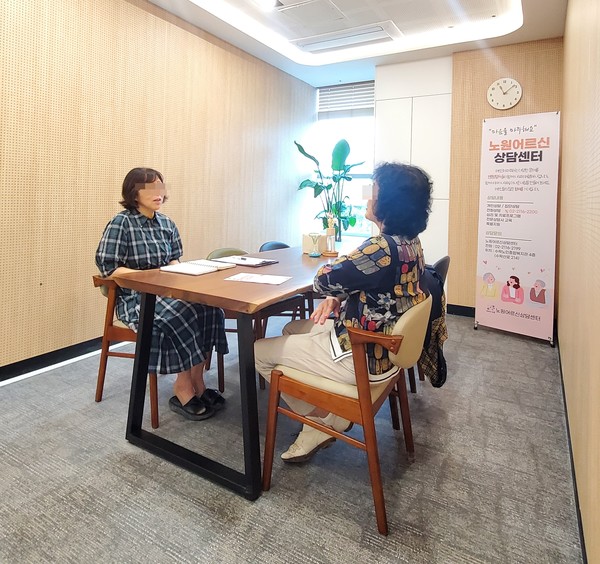 서울 노원구(구청장 오승록)가 초고령사회를 대비해 추진하고 있는 다양한 어르신 정책을 통해 어르신친화도시에 한발짝 더 다가서고 있다고 밝혔다. (사진=노원구)