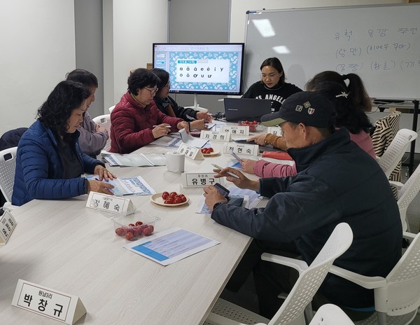 보은군 삼승면주민자치위원회(위원장 김명례)는 충북도 최초 주민자치프로그램으로 ‘맞춤형 외국어(베트남어) 강좌’를 운영하고 있다고 20일 밝혔다. (사진=보은군)