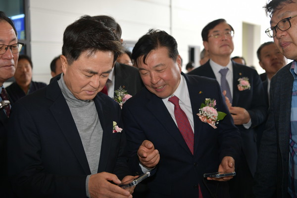 가축경매시장 경매 참여 체험 모습 (사진=예산군)