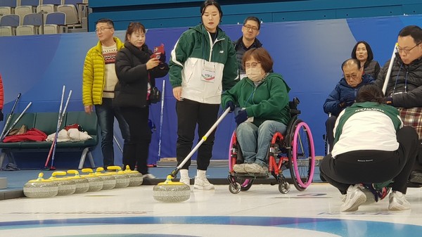 충남 서산시장애인체육회가 지난 27일부터 28일까지 강원도 강릉시 일원에서 '재활 체육프로그램 동계스포츠 체험교실'을 성료했다고 밝혔다. (사진=서산시)