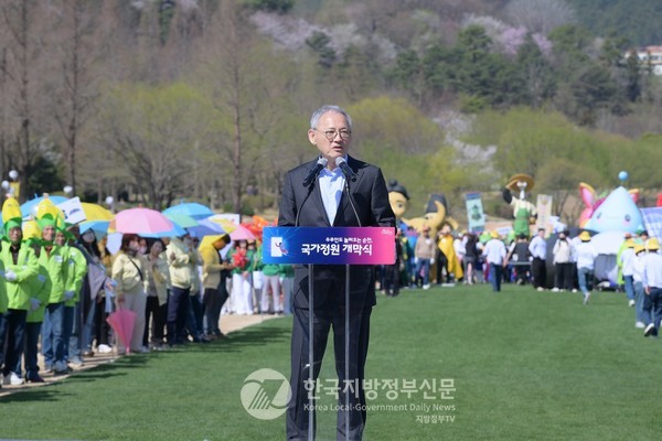 유인촌 문화체육관광부 장관은 축사를 통해 “이제 순천은 정원문화도시로 거듭난다. 여기 계신 여러분이 새로운 순천을 이끌어가길 바란다”고 말했다.(사진=조용원 기자/순천시청)