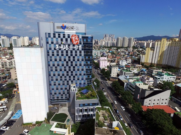 중구는 중증장애인의 자립을 지원하고 일상생활을 보다 체계적이고 안정되게 영위할 수 있도록, 중증장애인 자립생활주택(중구 남산동 소재)을 마련하고 4월 초 개소했다. 대구 중구청 전경 (사진=중구)