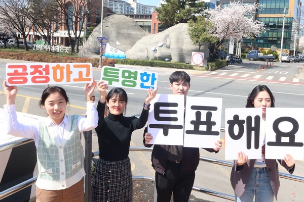  달서구는 지역사회 구성원으로서 이만옹을 상징화하고 달서구의 역사와 문화가 널리 알려지는 계기를 마련함과 동시에 주민들에게 투표의 중요성을 전달하기 위해 이만옹에게 주민등록증을 발급했다. (사진=달서구)