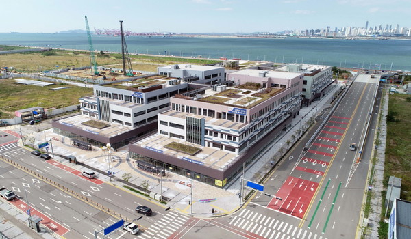 시흥시는 아쿠아펫랜드(D동, 15,271㎡)가 해양수산부 장관 승인을 통해 국내 최초 관상어 생산·유통단지로 지정됐다고 8일 밝혔다. (사진=시흥시)