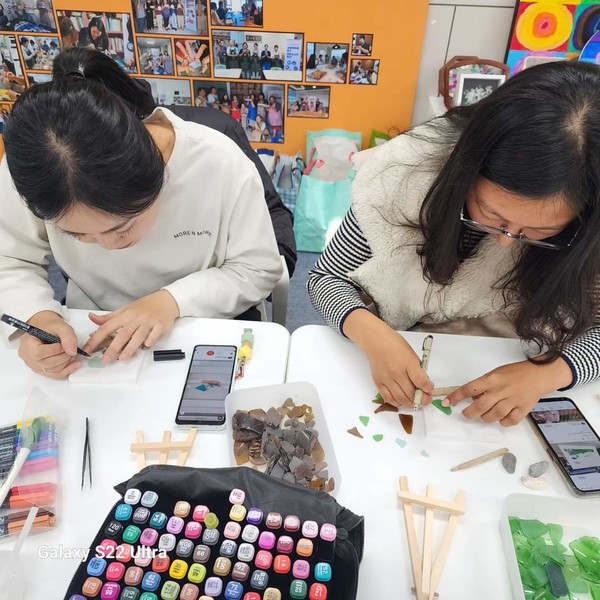 비치코밍은 해변에서의 자연적인 여가 활동 중 하나로, 바다가 가져다주는 다양한 것들을 수집하며 즐거운 시간을 보낼 수 있으며, 여러 해양생물 탐구로 학생들에게는 자연생태계에 대한 이해를 높일 수 있다. (사진=고성군)