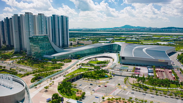 BBC는 “고양시는 2023년 전시컨벤션분야 ISO20121(이벤트 지속가능성 경영관리 시스템) 국제인증을 취득한 바 있으며 킨텍스는 빗물 재활용을 통해 화장실, 연못, 정원 등에 사용하고 있다”라고 밝혔다. (사진=고양시)