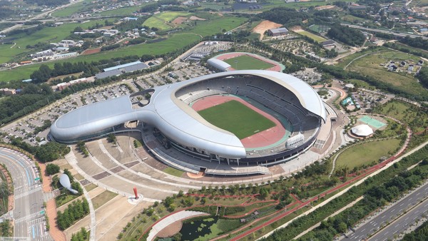 화성시는 오는 2027년 경기도에서 개최되는 제108회 전국종합체육대회의 주 개최지로 최종 선정됐다고 18일 밝혔다. 화성종합경기타운 전경 (사진=화성시)