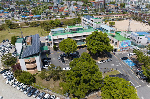 홍성군이 보건복지부에서 공모한 ‘3단계 상병수당 시범사업’의 군단위 전국 최초 수행지역으로 선정되어 오는 7월부터 사업을 수행하게 된다. 홍성군청 전경 (사진=홍성군)