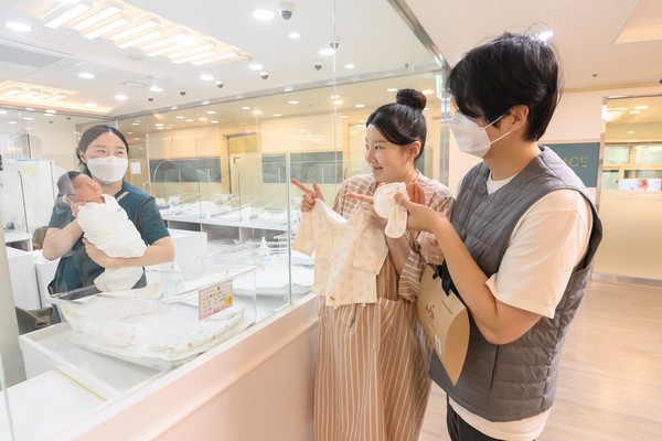 양천구는 ‘미숙아 호흡기세포융합바이러스’ 예방접종비를 지원한다고 24일 밝혔다. 참고사진은 새해 첫둥이 양천가족 홍보모델인 이흔양 신생아 시절 모습 (사진=양천구)
