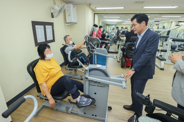 양천구는 중장년 발달 장애인과 함께 살고 있는 고령의 부모를 발굴‧지원하는 사업을 시작한다고 밝혔다. (사진=양천구)