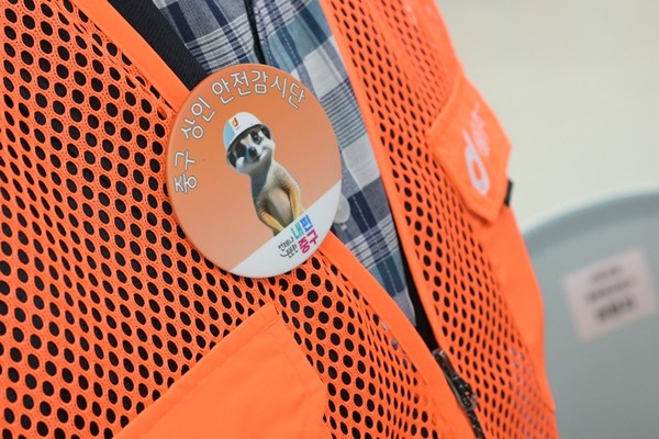 이날 위촉된 감시단 121명은 중구 내 전통시장과 골목형 상점가 37곳의 상인회장, 안전관리자 등으로 구성됐다. (사진=서울 중구)