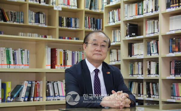  저자 안경환 교수(사진=조용원 기자)