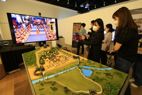 공주시가 주최하고 국립공주대학교 공주학연구원(원장 장동호)과 조직위원회(위원장 이찬희)가 주관하는 이번 행사는 디지털유산을 통해 지역의 역사·문화의 가치를 공유하고 누릴 수 있도록 2021년 ‘디지털문화유산전’으로 시작됐다. (사진=공주시)