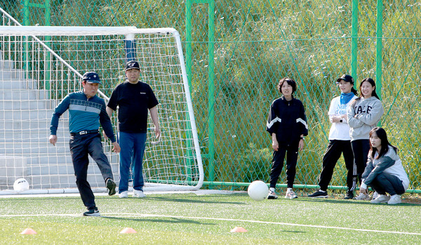 보령시는 지난 16일 박지성(JS) 보령축구트레이닝센터에서 직원 사기진작 및 화합을 위한 스포츠 온(on) 데이(day)를 개최했다고 밝혔다. (사진=보령시)