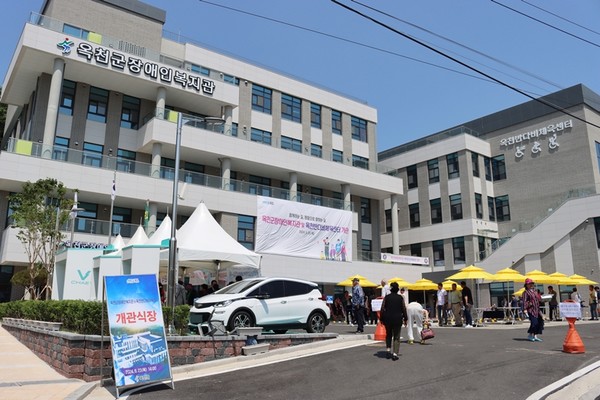 옥천군장애인복지관 운영 기관인 전석복지재단과 옥천반다비체육센터 운영기관인 옥천군장애인체육회는 양 기관 시설과 프로그램 연계 운영을 통해 장애인 통합 복지 향상에 최선을 다하고, 늘어나는 장애인복지 수요에 공동으로 대응할 예정이며, 장애인 인식개선 교육도 함께 할 예정이다. (사진=옥천군)