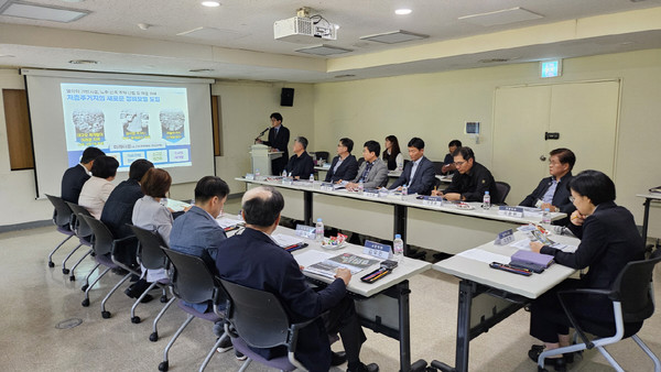 고양시는 지난 21일 이정화 고양시 제2부시장, 자문위원, 관련 부처 등 관계전문가가 참석한 가운데 「일산동 587-5번지 일대 미래타운(소규모주택정비) 관리계획 수립 용역」착수보고회를 개최했다. 