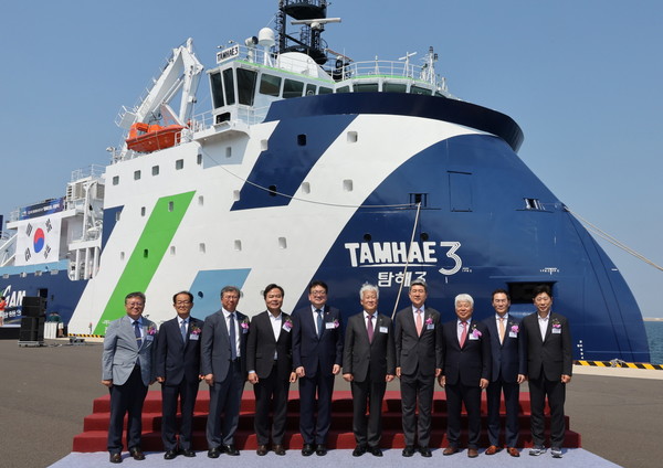 포항시는 한국지질자원연구원(KIGAM)이 31일 포항 영일만항에서 ‘최첨단 3D/4D 물리탐사연구선 탐해 3호 취항식’을 개최했다고 밝혔다. (사진=포항시)