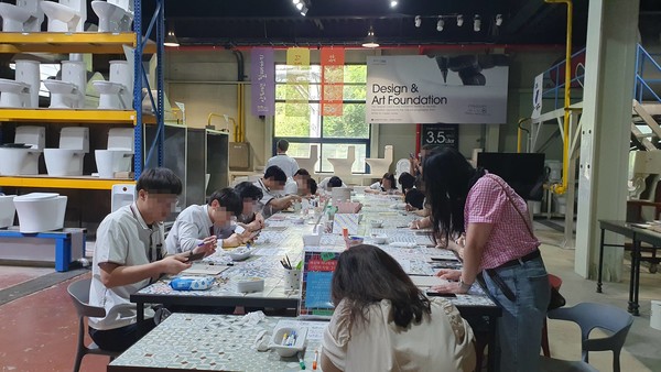 팩토리투어는 2900여 개의 기업체가 모여있는 산업도시 음성에서만 경험해 볼 수 있는 체험형 프로그램을 말한다. (사진=음성군)