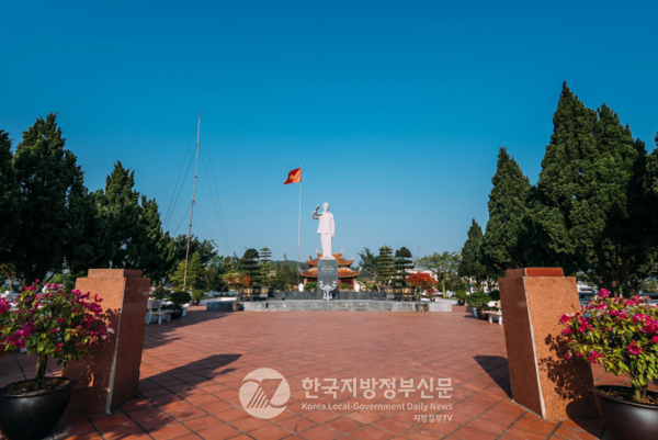 베트남의 진주로 불리고 있는 꽝닌성 꼬또현이 현 승격 30주년을 맞아 원시 섬 그대로 간직한 ‘해양관광지로 대도약’을 꿈꾸고 있다(사진=안경환)