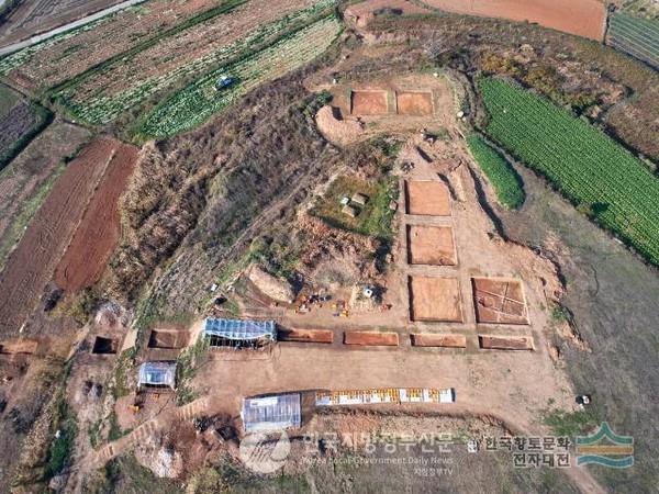 국가사적 제449호로 지정된 ‘해남 군곡리 패총’은 기원전 2세기~기원후 5세기에 걸쳐 형성된 유적지로, 중국 신나라-한반도-일본열도로 연결되는 해양 교류의 국제무역항으로서 유적의 가치와 성격 규명을 위해 지금까지 9차에 걸쳐 발굴조사가 진행되고 있다(사진=해남군청)