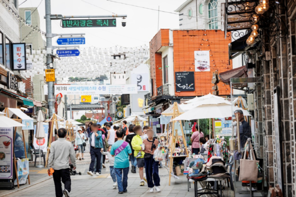 ‘제3회 새빛세일페스타 수원’ 행사 당시 수원지역 전통시장에 활기가 돌고 있는 모습 (사진=수원시)