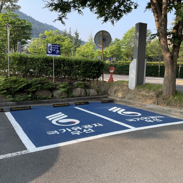 달성군은 달성군청 민원전용주차장에 국가유공자 우선주차구역 2면을 설치해 11일부터 운영한다고 밝혔다. (사진=달성군)