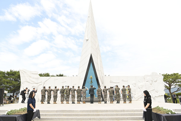 최재훈 달성군수는 “국가를 위해 희생하고 헌신한 분들께 존경과 감사를 전하고, 남겨진 가족들을 세심하게 살피고 보듬는 것이 지역의 책임이다”라며, “촘촘하고 두터운 보훈복지 증진을 위해 앞으로도 노력하는 달성군이 될 것이다”라고 말했다. (사진=달성군)