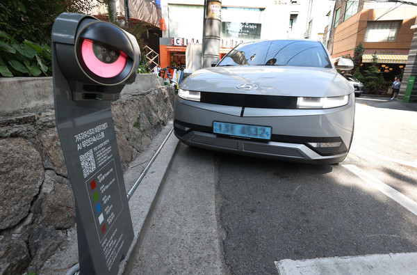 강남구는 거주자 우선 주차구역에 대한 AI 부정주차 단속시스템을 운영한다. 총 11개소 200면을 대상으로 7월 1일부터 도산공원에, 나머지 10개소는 9월부터 시작한다. (사진=강남구)