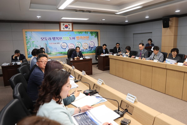 진천군은 17일 군청 소회의실에서 전국 지방정부 최초로 환경·사회·투명 경영(ESG) 공시 발간 착수보고회를 개최했다. (사진=진천군)