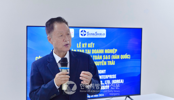 S&S 회계법인 이삼한 회장은 “회계분야 인재양성에 오랜 전통 있는 응우옌짜이대학교와 협력체계를 구축하게 되어 큰 영광"이라며 "응우옌띠엔루언 총장의 교육철학이 빛나도록 최선을 다하겠다”고 말했다(사진=응우옌짜이대학교)