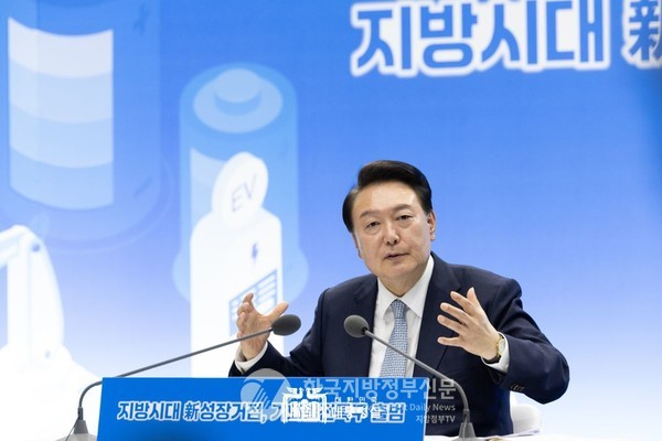 윤석열 대통령은 지난 20일 경북 포항에서 개최된 9차 지방시대위원회 및 기회발전특구 투자협약식에 참석해 “기회발전특구는 지역 경제에 활력 불어넣는 동시에 국가 산업 구조를 전환하는 지방시대 대표 정책