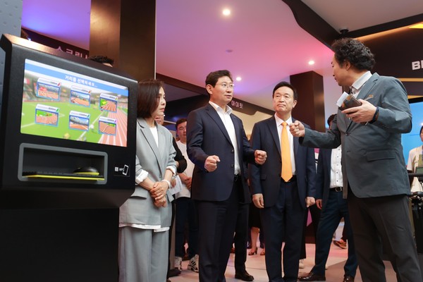 용인특례시는 24일 처인구 역북동 (구)차량등록사업소 자리에 장애인과 장애 학생을 위한 ‘가상현실 스포츠 체험센터’를 개관했다고 밝혔다. (사진=용인시)