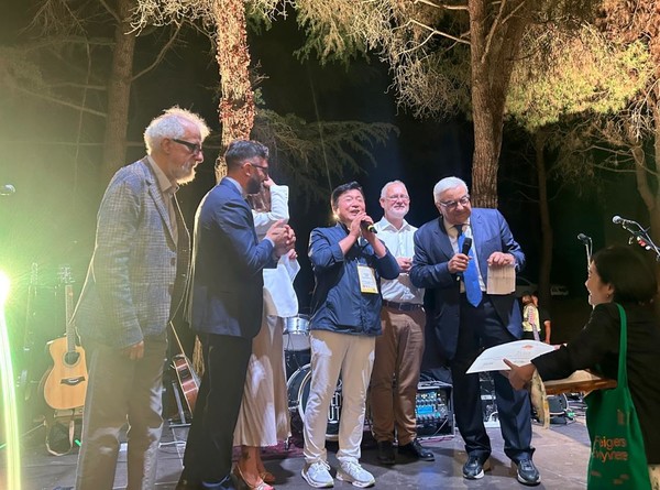 예산군은 이탈리아 치타산탄첼로(Citta Sant’Angelo)에서 열린 국제슬로시티 총회에서 ‘국제슬로시티 우수사례 콘테스트 우수상’ 수상의 영예를 안았다고 25일 밝혔다. (사진=예산군)