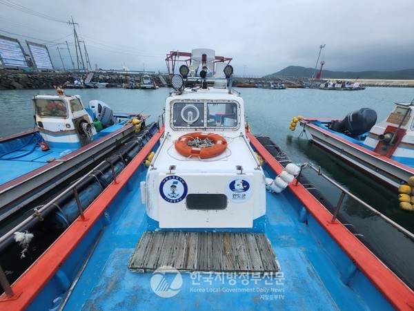 54개 유인섬으로 이루어진 전남 완도군에 전국 최초로 경찰없는 섬마을에 ‘112한달음선’ 운항이 시작되어 전국 최초 민·관·경이 함께한 자치경찰 모범사례로 평가되고 있다.