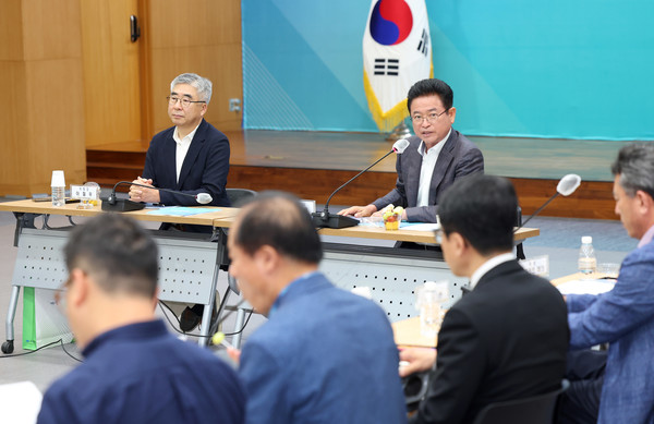 이철우 경상북도지사는 “경북을 찾는 외국인들의 ‘K-드림’ 실현은, 외국인과 도민이 함께 기대하고 꿈꾸는 새로운 시대가 될 것”이라며, 이민정책위원회와 함께 경북이 지향하는 글로벌 개방사회로의 대전환을 만들어 가겠다”고 밝혔다. (사진=경북도)