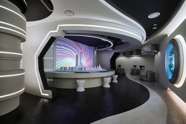 강남미래교육센터는 올해부터 AI·XR‧로봇틱스 등 미래기술 체험존을 새롭게 구축하고 뉴테크 분야 교육 프로그램을 추가해 총 16종의 프로그램을 운영하고 있다. (사진=강남구)