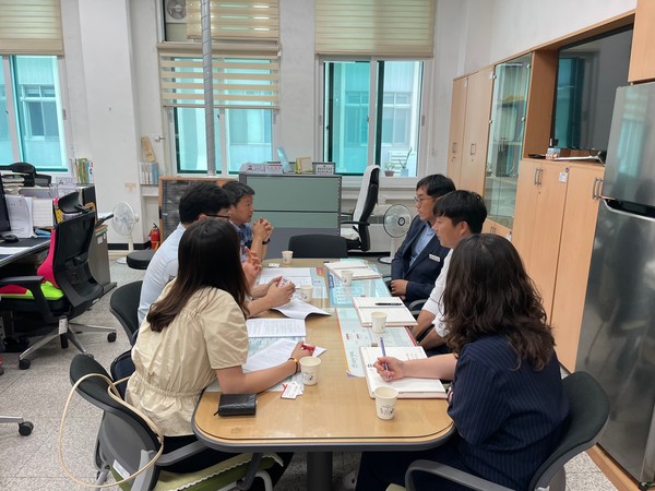 2024년 7월 15일 경상남도 토지정보과 관계자들이 서산시 토지관리과를 찾아 형질변경토지 지목변경사업을 벤치마킹했다. (사진=서산시)