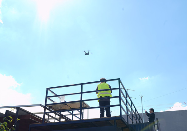 대구자치경찰위원회는 지난 31일(수) 서구 평리1동 도심재생지구 일대에서 경찰청, 과학치안진흥센터, 대구테크노파크, 서구 주민협의체, 관계 전문가 등 40여 명이 참석한 가운데 ‘여성 안심귀가 디지털 순찰서비스’ 실증 시연회를 개최했다. (사진=대구시)