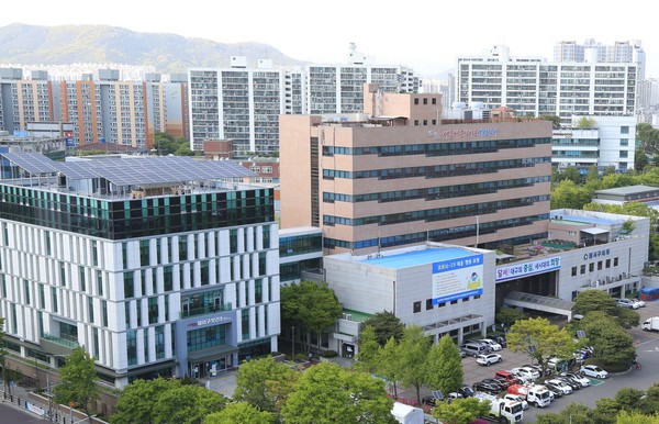 달서구는 환경부, 한국환경공단이 추진하는 온실가스감축인지 예산제 시범사업 대상 지방정부로 선정돼, 11월까지‘온실가스감축인지 예산제 시범사업’을 추진한다. 달서구청 전경 (사진=달서구)