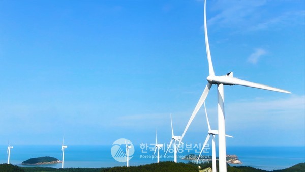 전남 신안군 임자도 해변에 설치된 풍력발전단지(사진=전남도청)