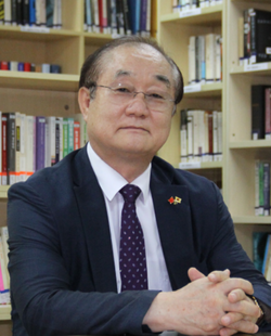 안경환 응우옌짜이대학교 대외총장