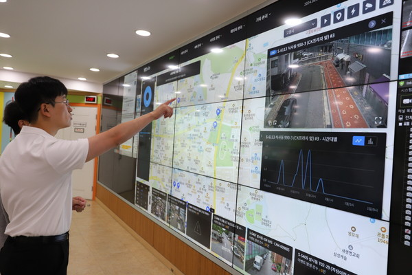 고양특례시는 인공지능(AI)을 기반으로 작동하는 차세대 통합관제시스템(AI Monitoring System 이하 AMS)을 국내 최초로 구축해 운영하고 있다고 14일 밝혔다. (사진=고양시)