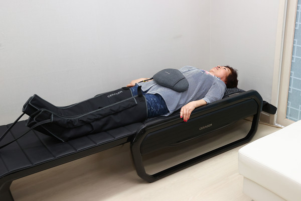 의왕시는 전국 최초로 지역 모든 경로당(106개소)에 척추온열의료기를 설치해 눈길을 끌고 있다. (사진=의왕시)