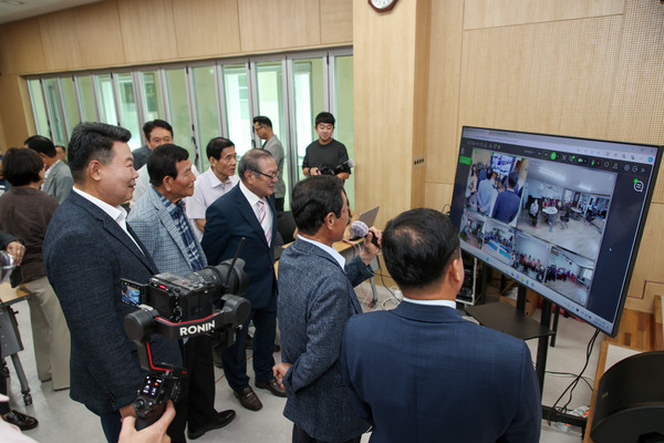 시연회는 오성환 당진시장을 비롯한 이영문 대한노인회 회장과 경로당 노인회장단, 시의회 의장 등이 참석한 가운데 스마트경로당 구축 경과보고, 프로그램 시연 등을 했다. (사진=당진시)